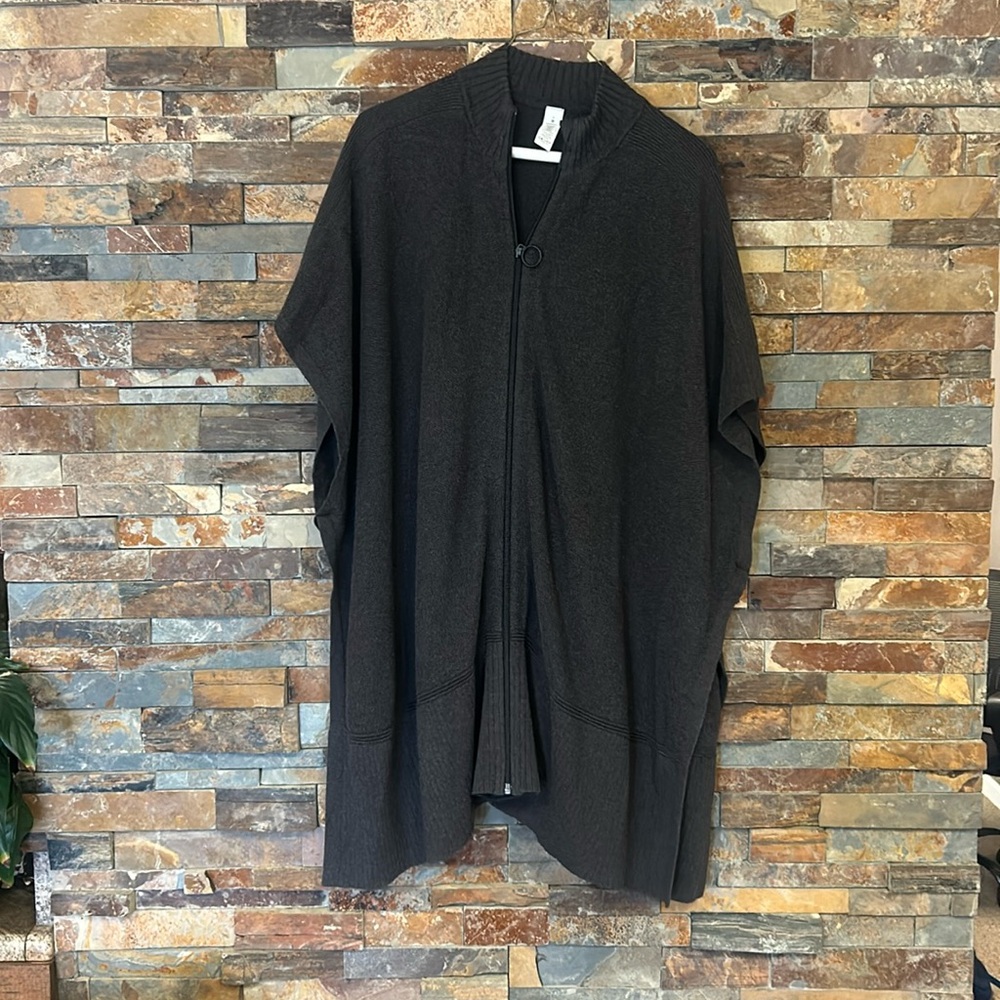 Women’s Lululemon sweater/shawl.